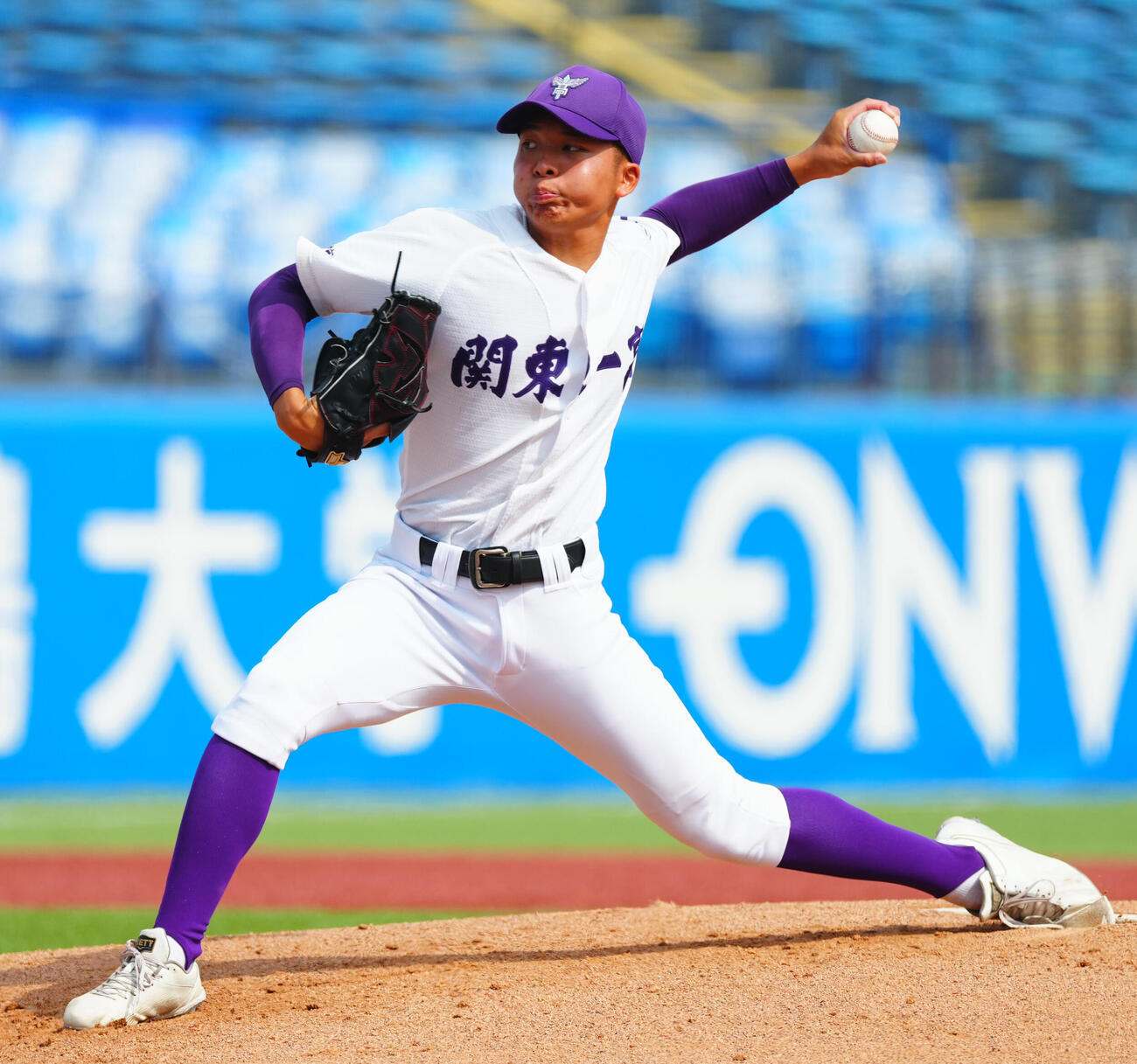関東第一対錦城学園　力投する関東第一先発の石井翔（撮影・垰建太）