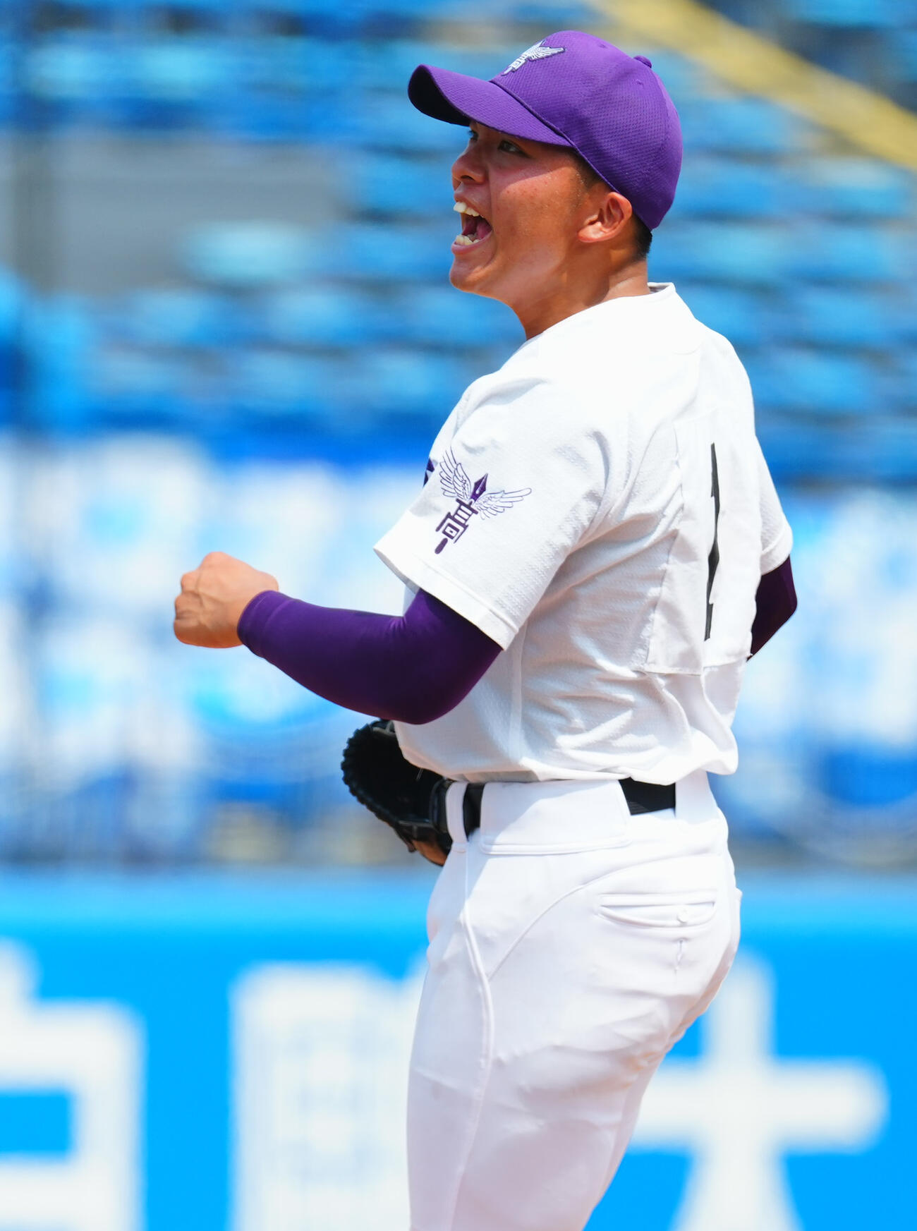 関東第一対錦城学園　7回裏錦城学園の攻撃を無失点に抑え雄たけびをあげる関東第一先発石井翔（撮影・垰建太）