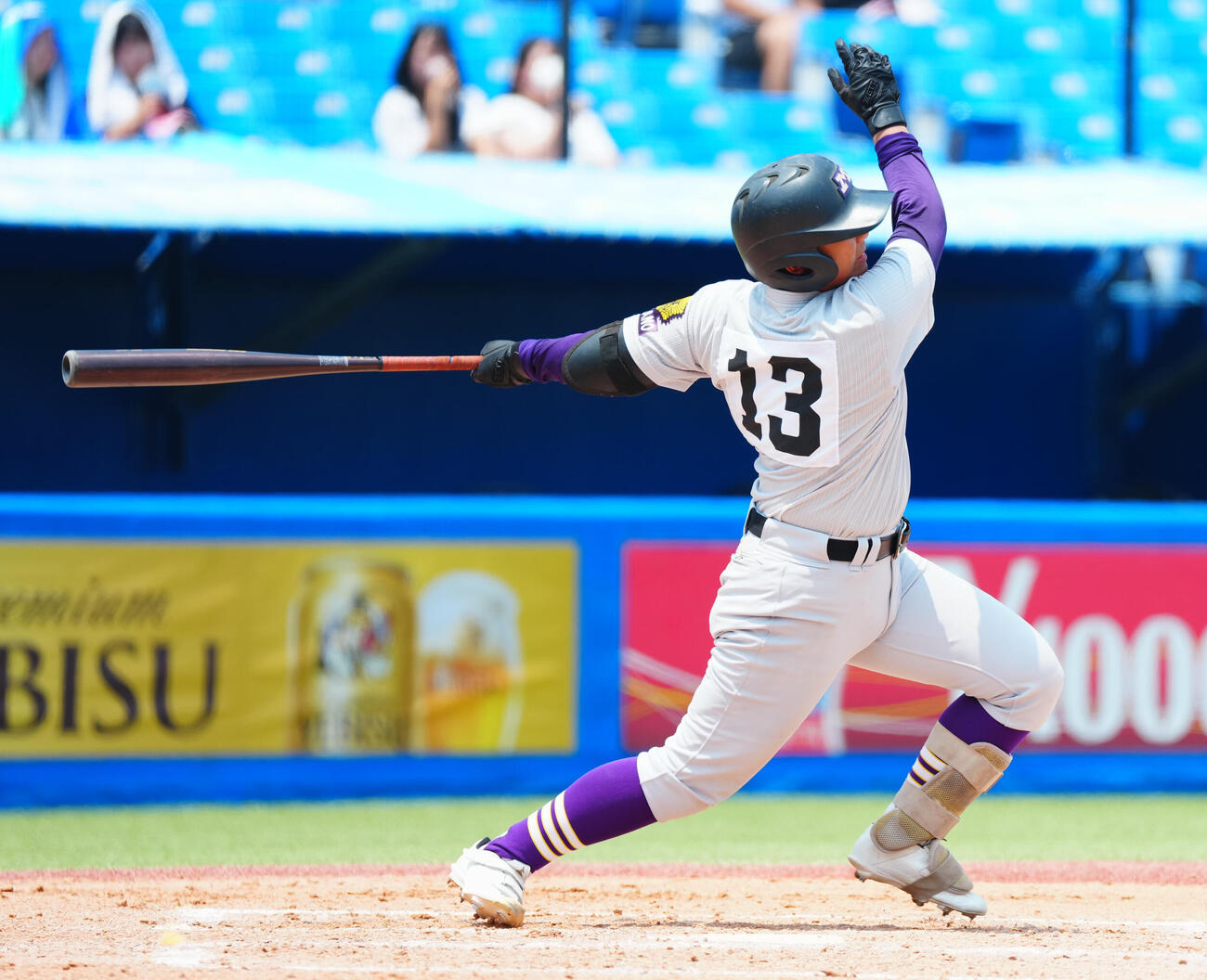 明大中野対二松学舎大付　3回表明大中野2死一、二塁、適時打を放つ小河謙斗（撮影・垰建太）