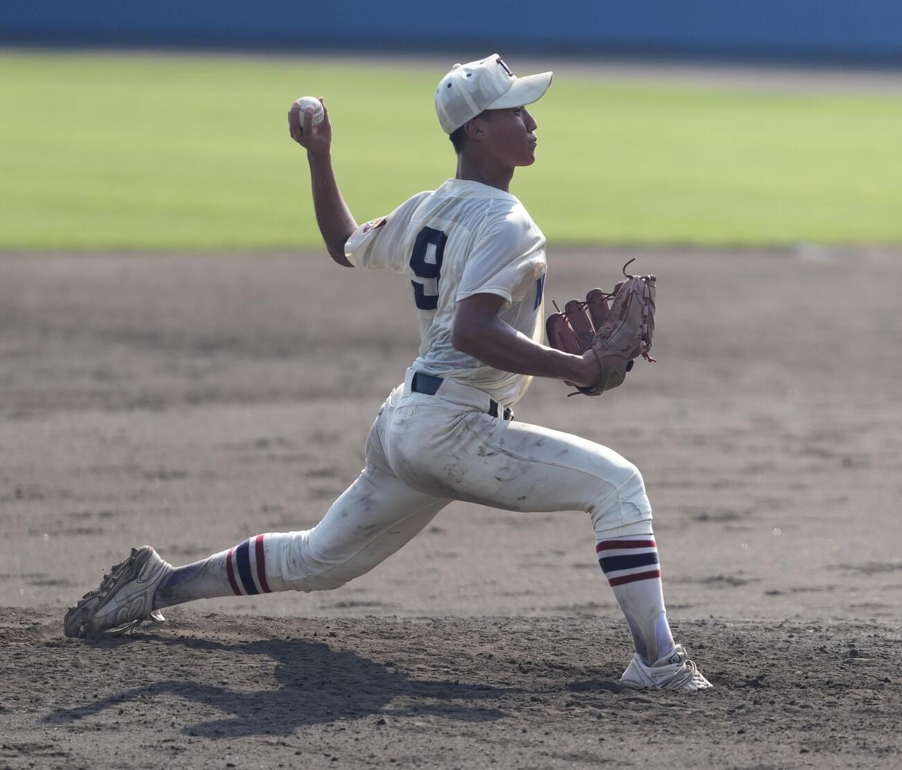 東京学館浦安対習志野　8回表から登板し力投する習志野・小田川颯汰（撮影・小島史椰）