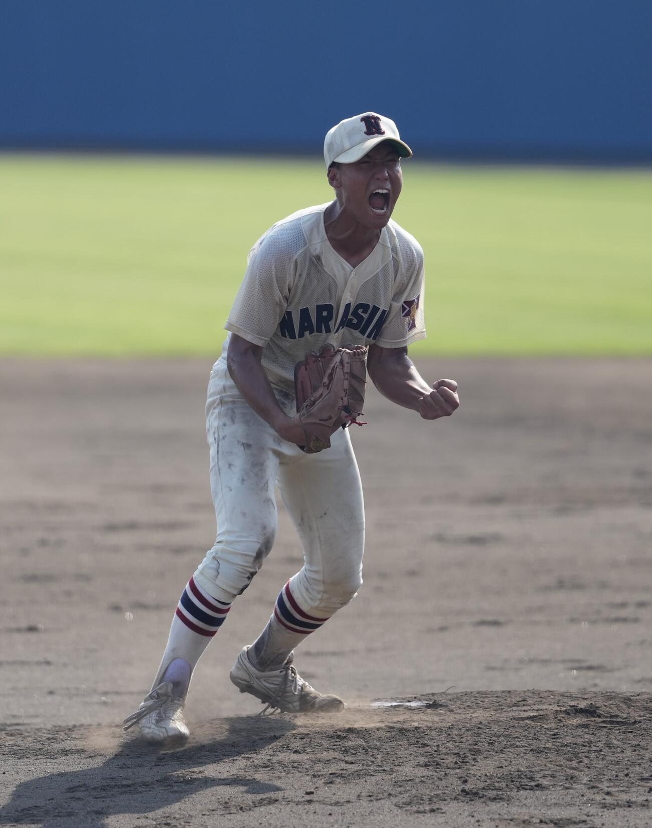 東京学館浦安対習志野　最後を締めた習志野・小田川颯汰は気迫のガッツポーズ（撮影・小島史椰）