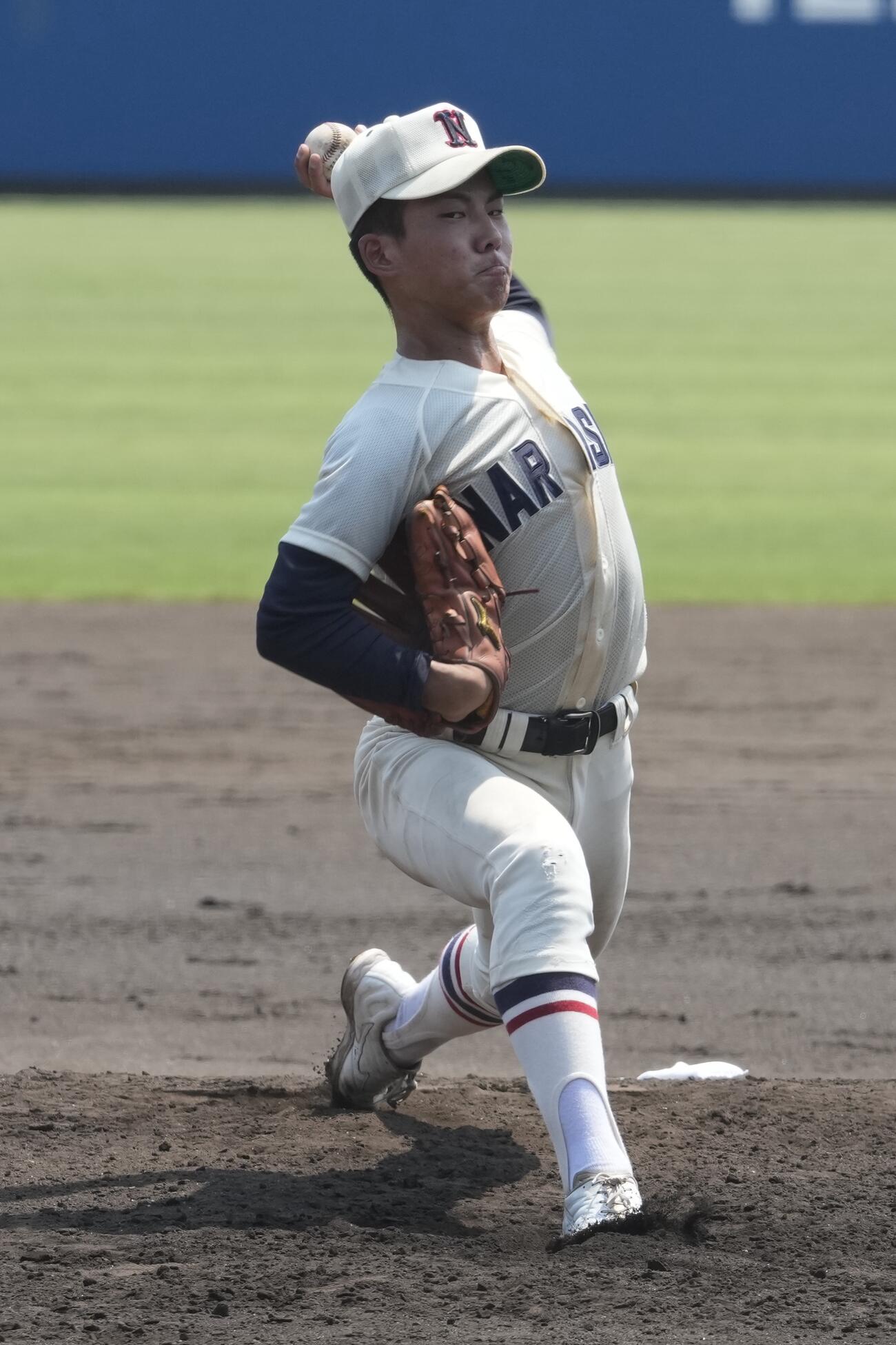 東京学館浦安対習志野　力投する先発の習志野・林響己（撮影・小島史椰）