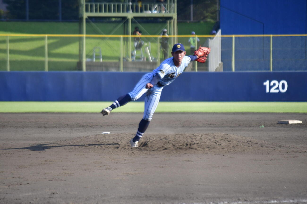 決勝戦で3失点完投勝利を収めた東海大甲府の村尾（撮影・平山連）
