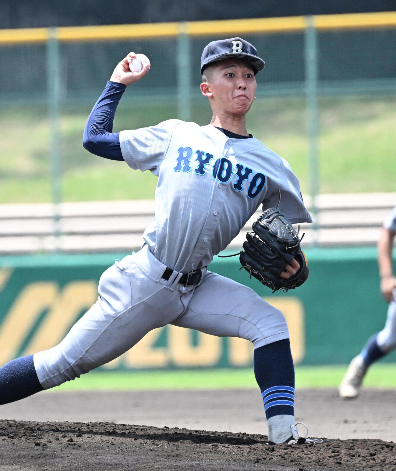東山対京都両洋　京都両洋先発の触沢凰汰（撮影・石井愛子）