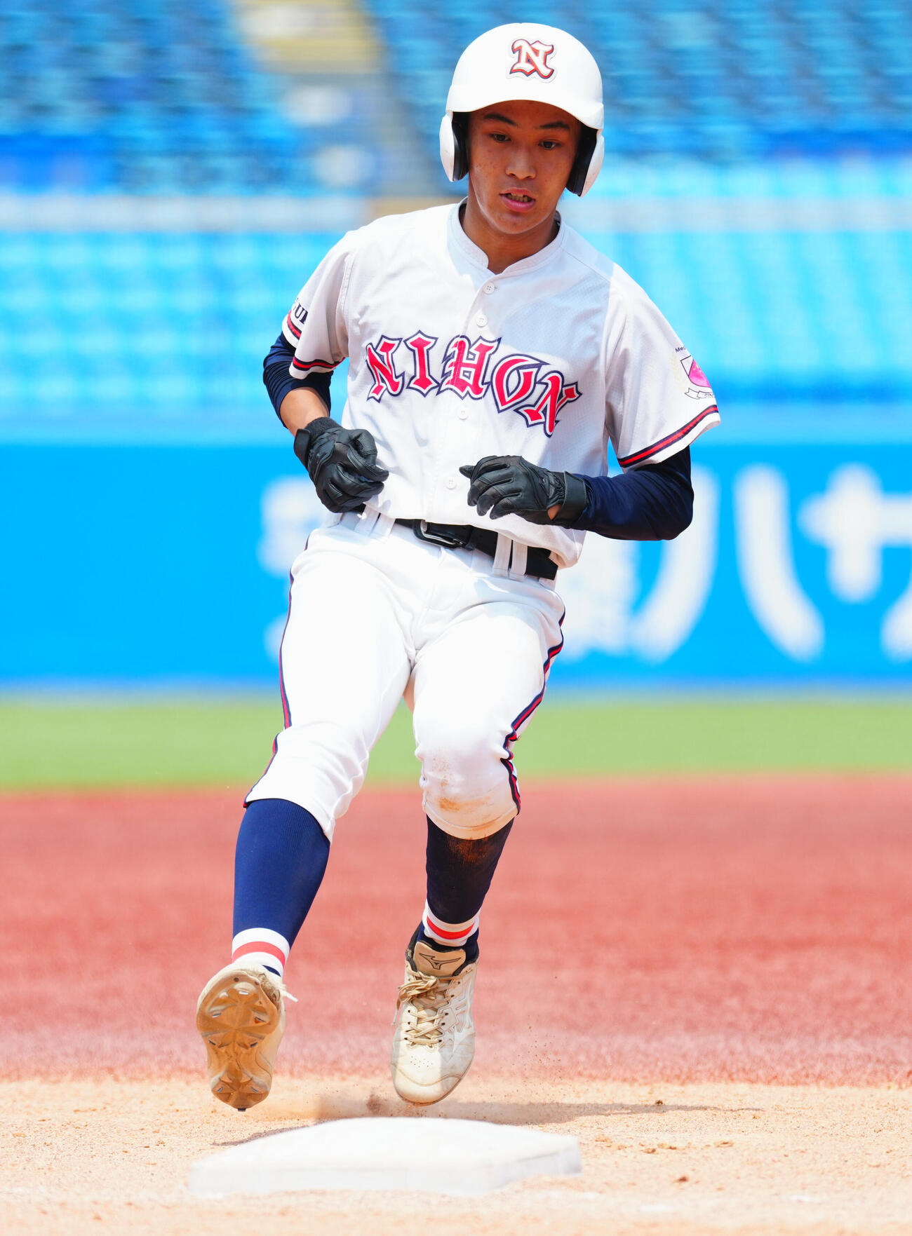 東亜学園対目黒日大　4回裏目黒日大2死二塁、三盗を決める宇田川碧生（撮影・垰建太）