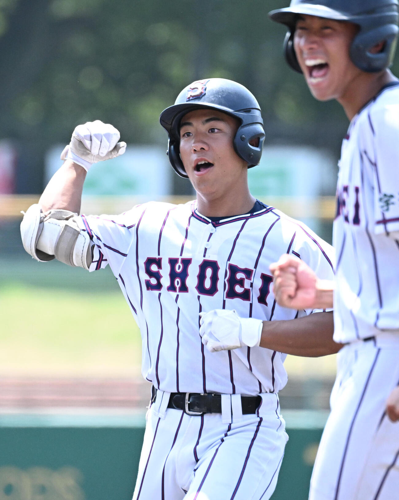 京都翔英対京都国際　7回表京都翔英無死一塁　松本時男は中安打を放つ（撮影・石井愛子）