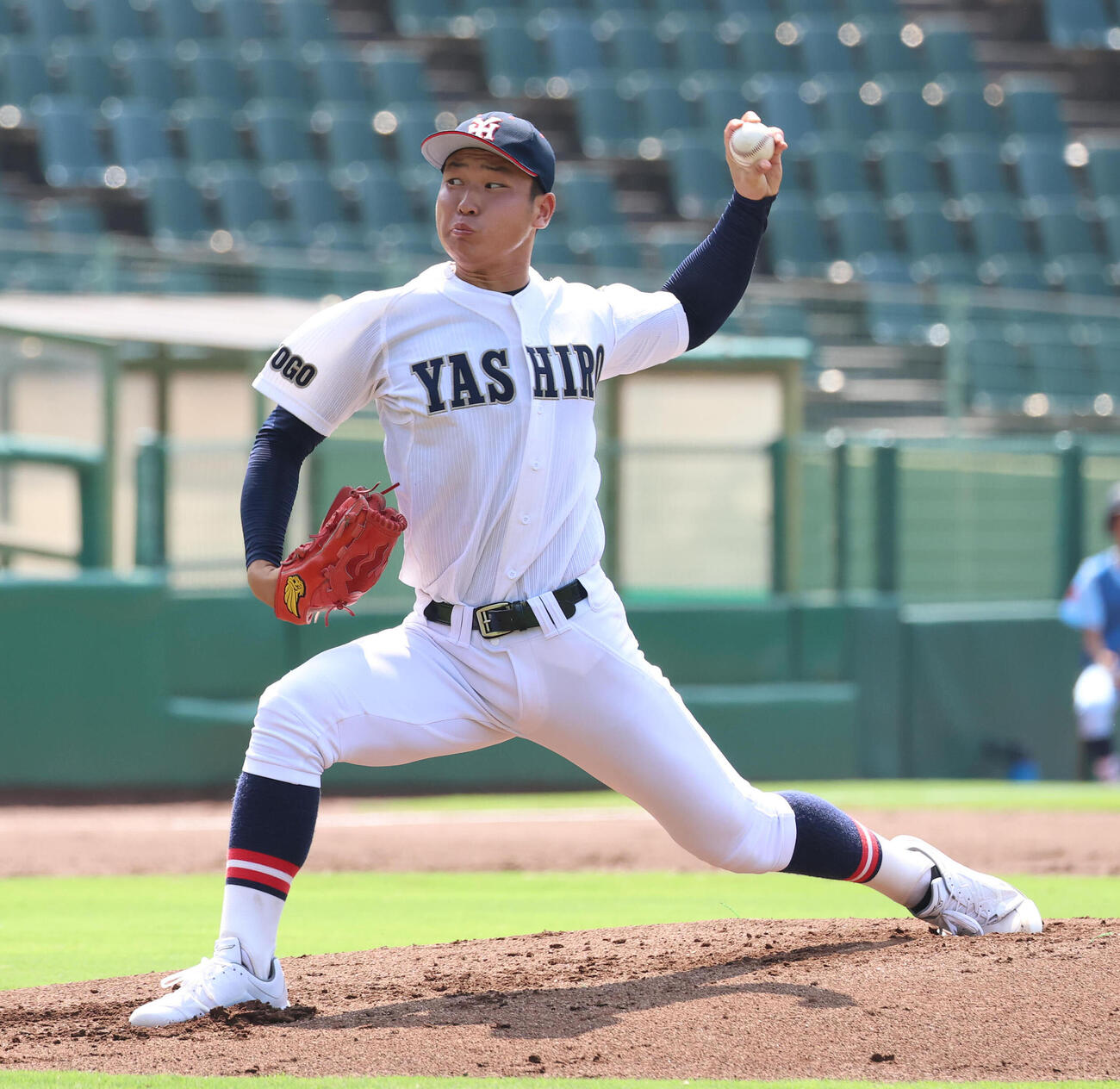 社対須磨学園　須磨学園戦に先発する社・内田遥斗（撮影・白石智彦）