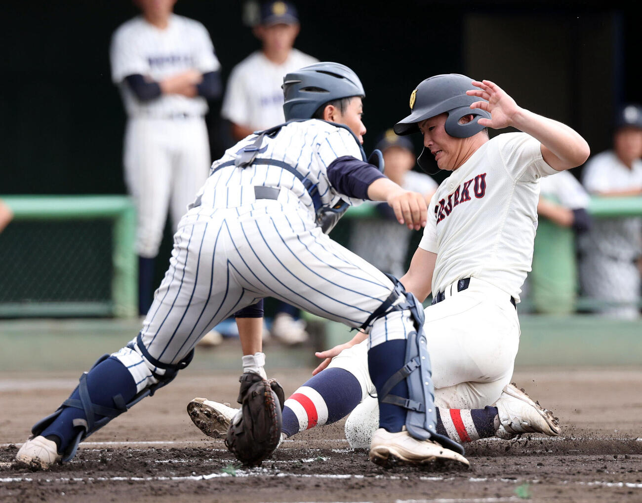 浦和学院対立教新座　1回表浦和学院1死一、三塁、法量章太郎の犠飛で生還する鈴木諒心（撮影・浅見桂子）