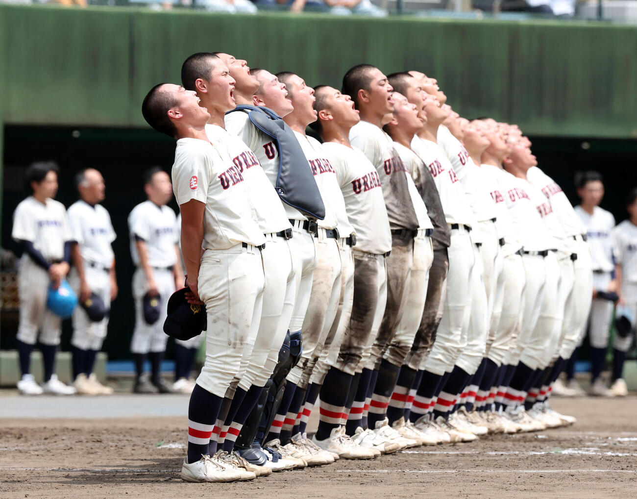 浦和学院対立教新座　決勝進出を決め校歌斉唱する浦和学院ナイン（撮影・浅見桂子）
