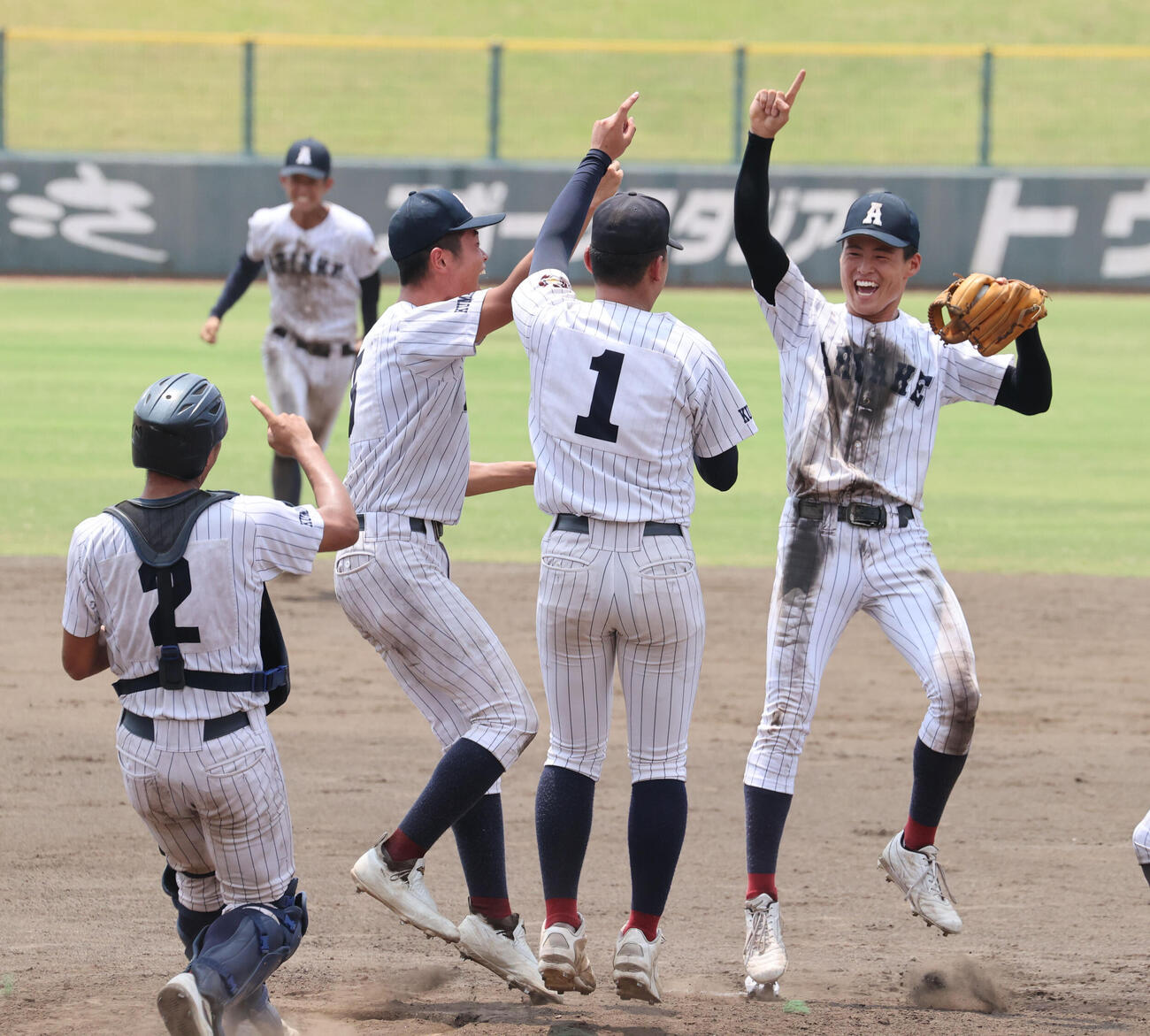 有明対東海大熊本星翔　初優勝を飾った有明ナインは歓喜の表情（撮影・梅根麻紀）