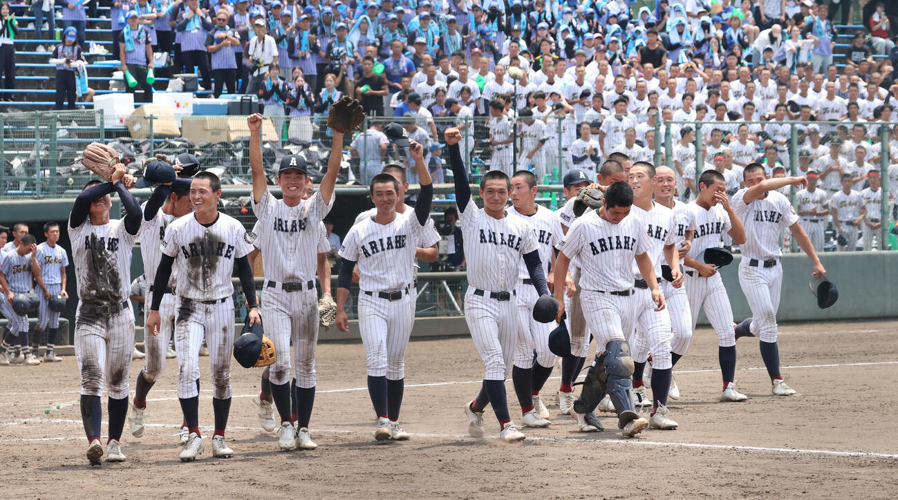 有明対東海大熊本星翔　初優勝を飾った有明ナインは歓喜の表情（撮影・梅根麻紀）