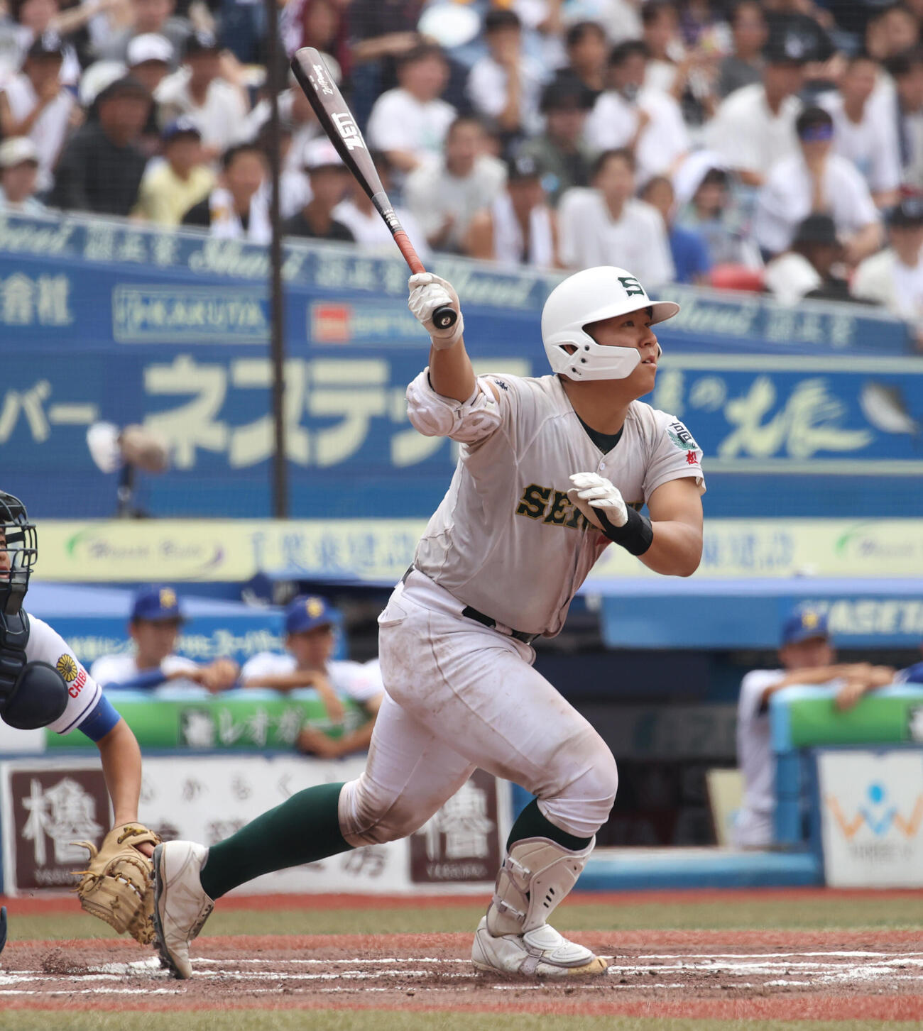 専大松戸対志学館　6回表専大松戸無死二塁、吉岡伸太朗は適時二塁打を放つ（撮影・柴田隆二）