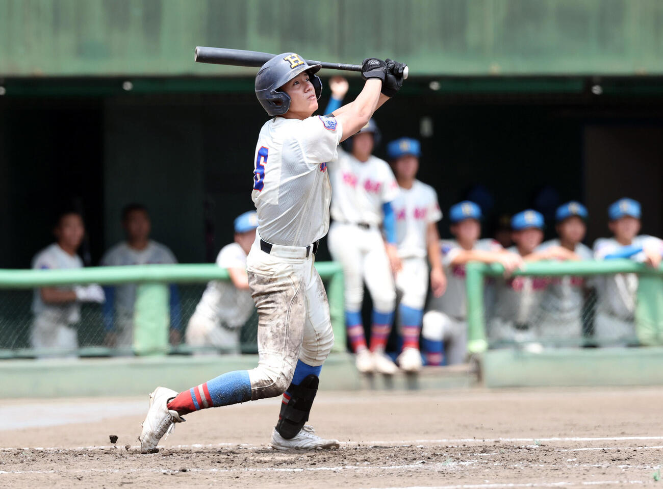 花咲徳栄対昌平　4回表花咲徳栄1死二、三塁、岩井虹太朗は2点適時二塁打を放つ（撮影・浅見桂子）