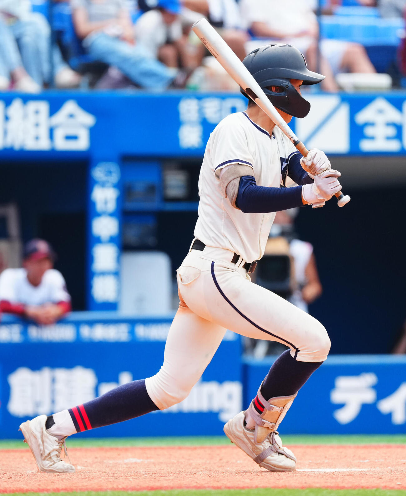 桐光学園対鎌倉学園　5回裏鎌倉学園2死二塁、適時二塁打を放つ阿部栞大（撮影・垰建太）