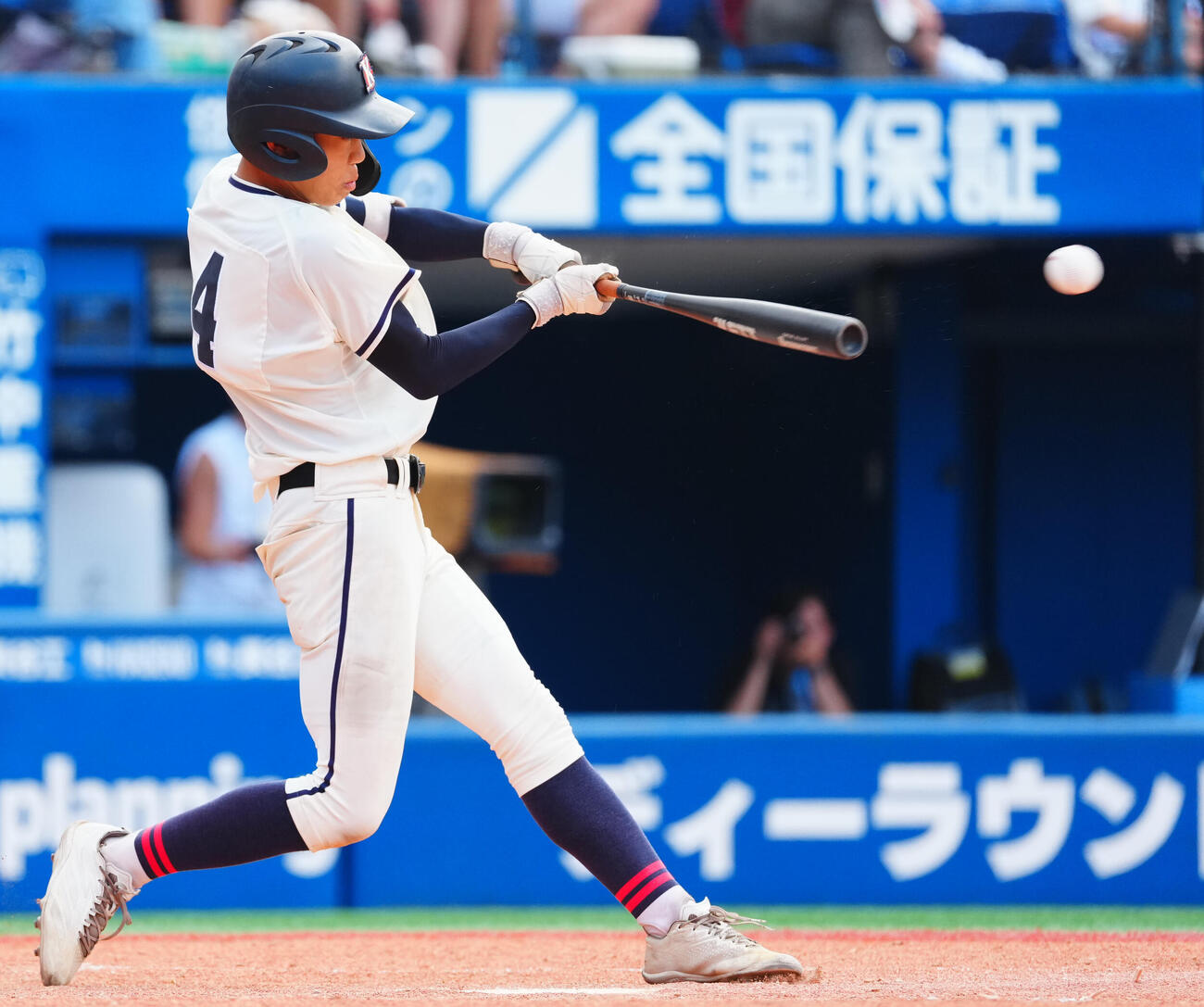 桐光学園対鎌倉学園　5回裏鎌倉学園2死二塁、適時打を放つ小杉祐太（撮影・垰建太）