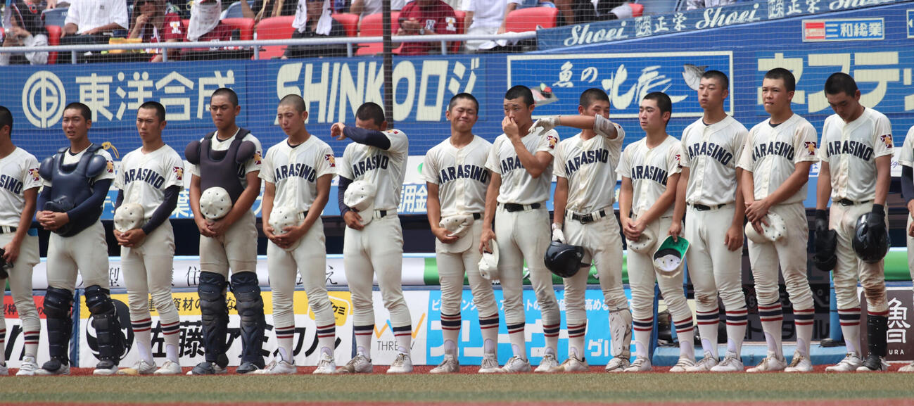拓大紅陵対習志野　敗れた習志野ナインは涙する（撮影・柴田隆二）