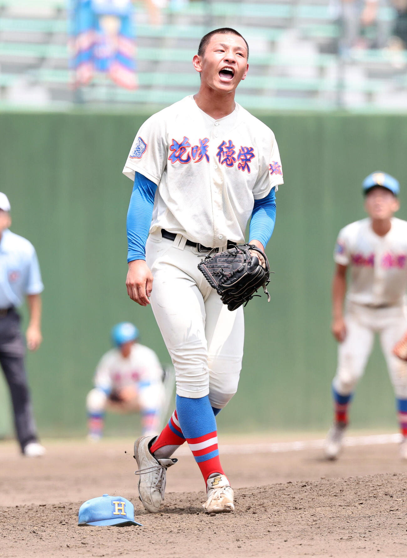 花咲徳栄対昌平　3回裏昌平の攻撃を抑え雄たけびを上げる黒川凌大（撮影・浅見桂子）
