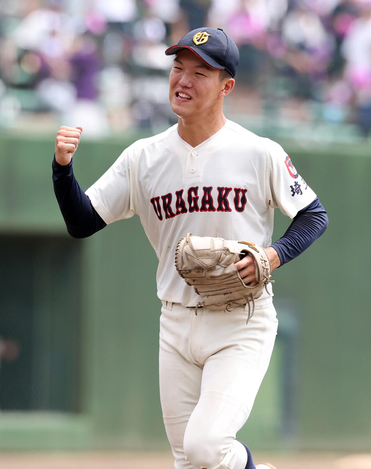 浦和学院対立教新座　6回裏立教新座の攻撃を抑えガッツポーズする西村虎龍（撮影・浅見桂子）