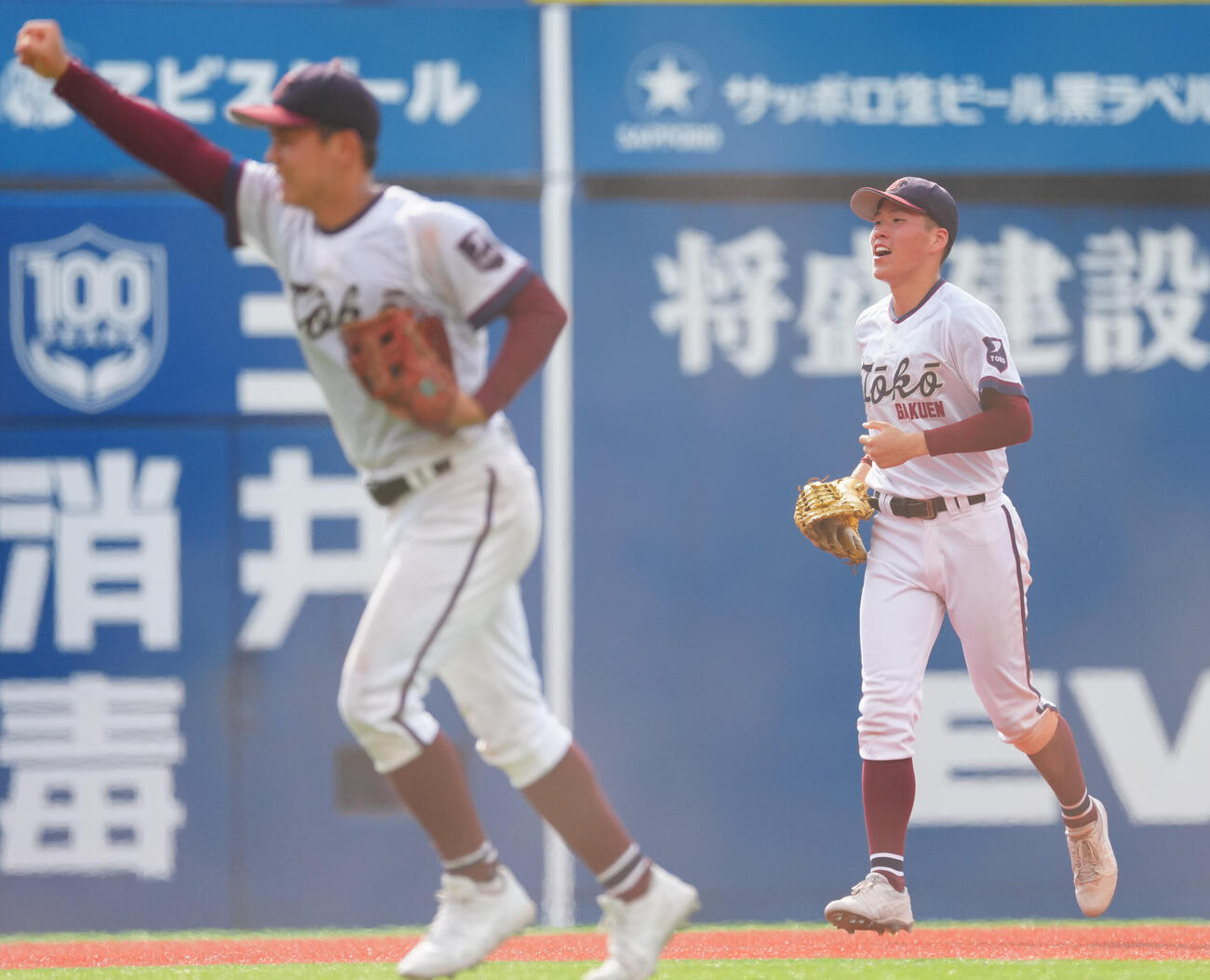 桐光学園対鎌倉学園　勝利し笑顔を見せる桐光学園・黄泰崇（右）（撮影・垰建太）