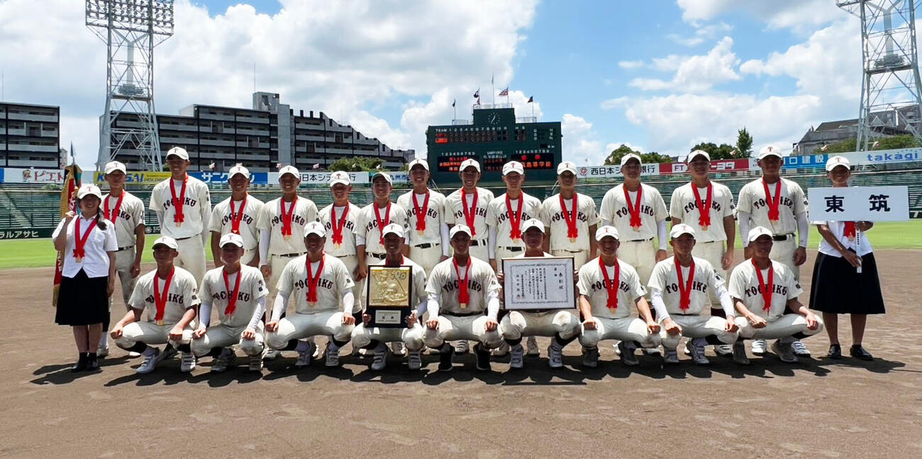 希望が丘対東筑　優勝した東筑ナイン（撮影・梅根麻紀）