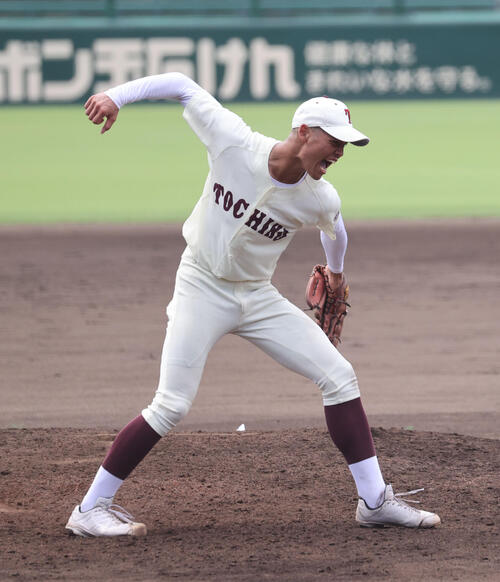 希望が丘対東筑 優勝を決めた東筑の深町光生はガッツポーズ(撮影・梅根麻紀)
