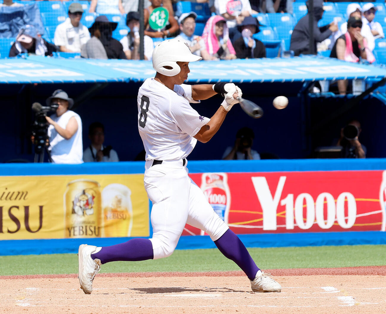 目黒日大対関東第一　2回裏関東第一1死一、二塁、左前適時打を放つ関東第一・佐宗悠樹（撮影・山本朝陽）