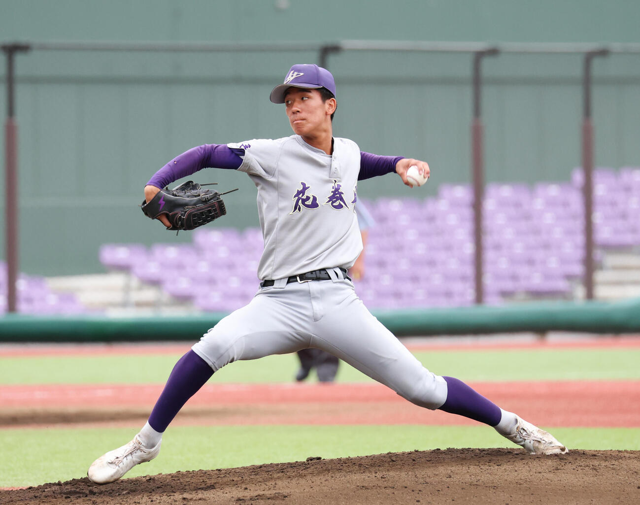 花巻東対盛岡大附　先発し力投する花巻東・萬谷堅心（撮影・増田悦実）