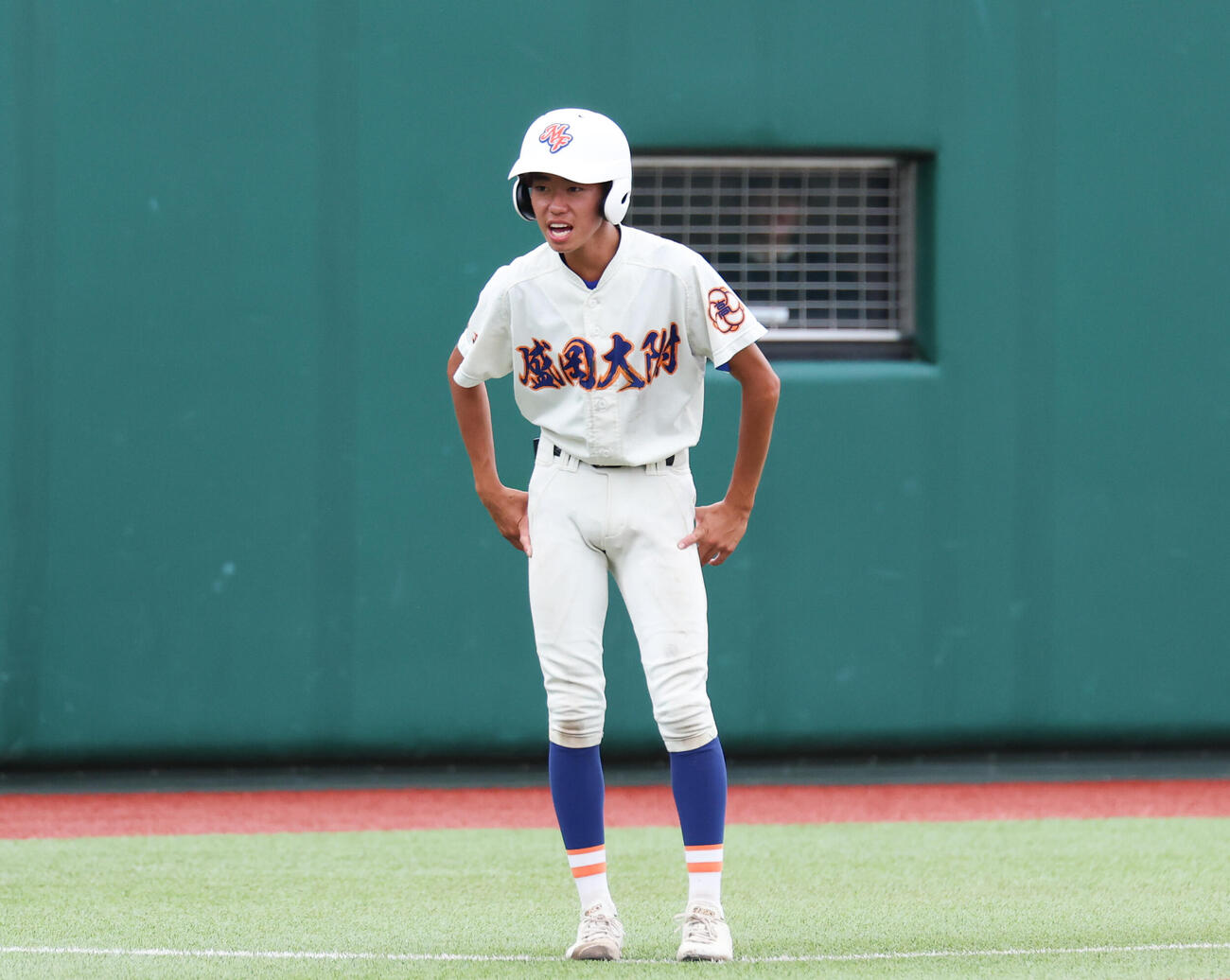 花巻東対盛岡大附　2回裏、打者に声をかける盛岡大附・柳葉一路（撮影・増田悦実）