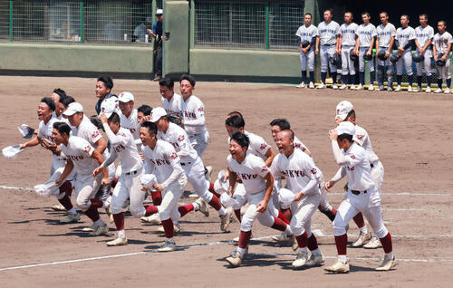 【高校野球】伝統校・耐久が快挙！熊野を下し初の決勝進出“田舎のいいやつ”野崎が活躍／和歌山