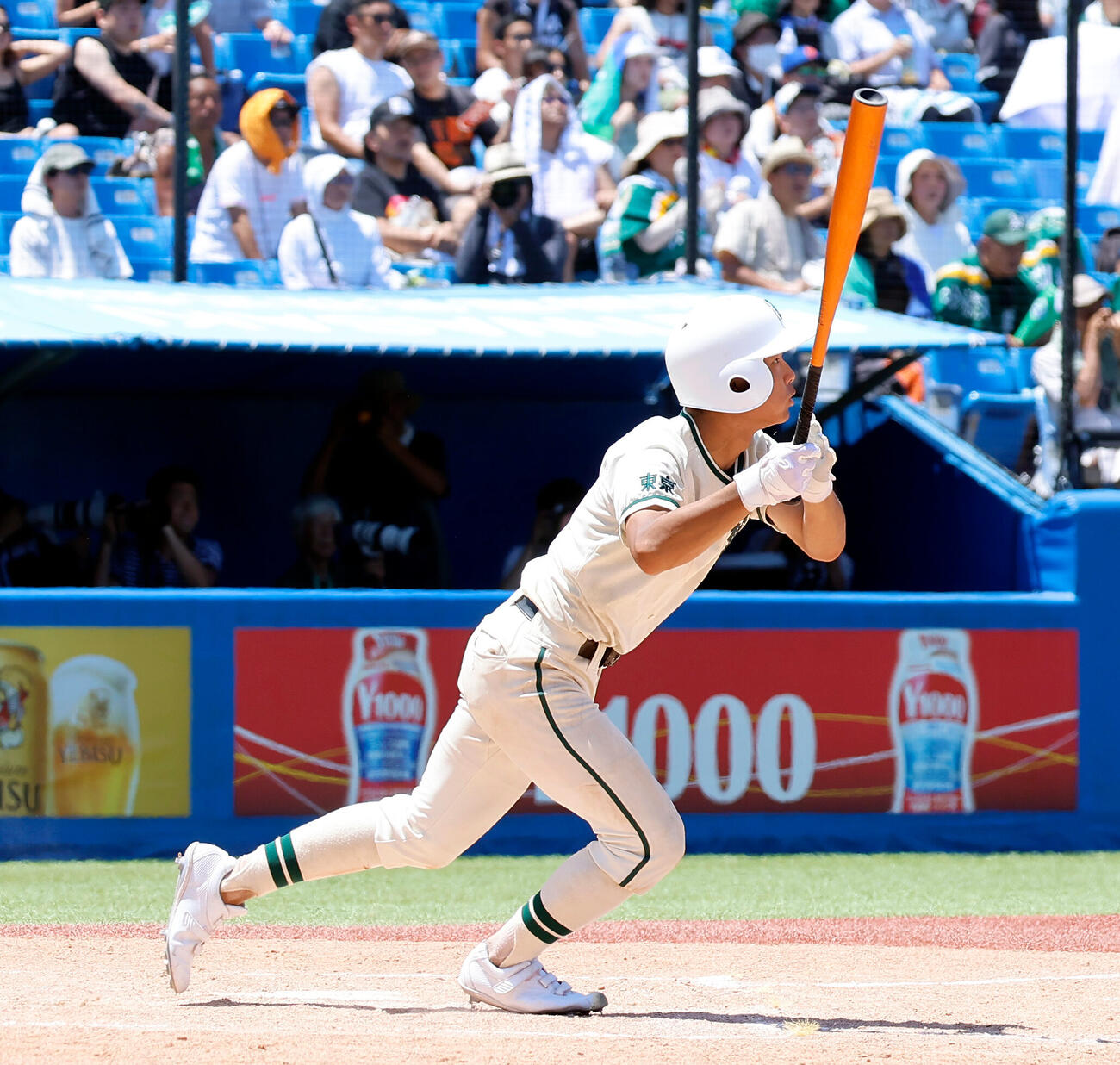 二松学舎大付対帝京　5回表二松学舎大付2死二塁、右中間へ適時三塁打を放つ二松学舎大付・納崎塁斗（撮影・山本朝陽）