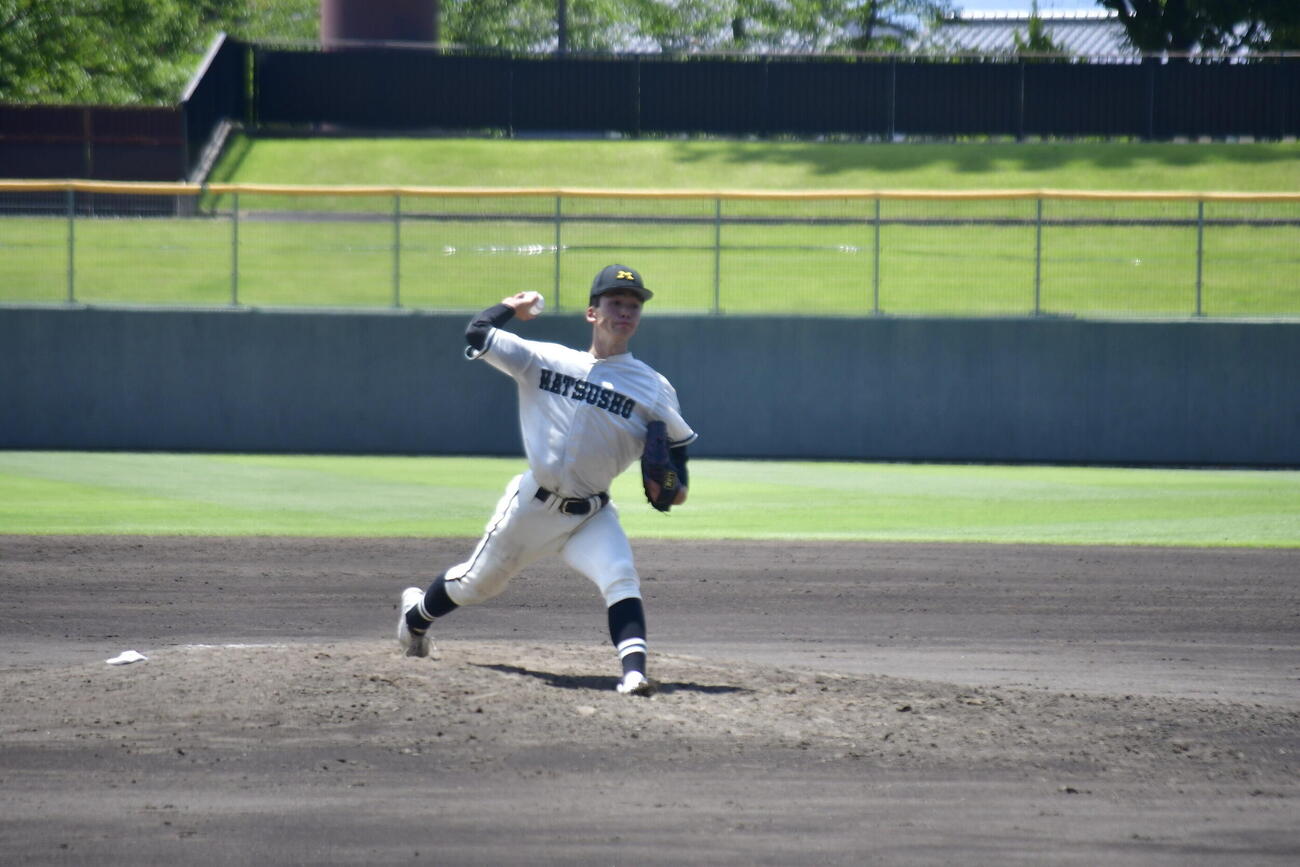 9回完投で優勝に導いた松商学園の竹内（撮影・平山連）