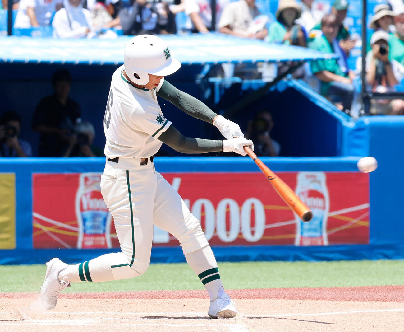 二松学舎大付対帝京　1回表二松学舎大付無死二塁、左中間に先制の適時三塁打を放つ二松学舎大付・岡野大陽（撮影・山本朝陽）