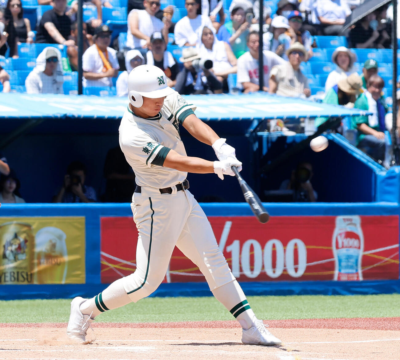 二松学舎大付対帝京　1回表二松学舎大付2死一塁、適時二塁打を放つ二松学舎大付・福和田啓太（撮影・山本朝陽）