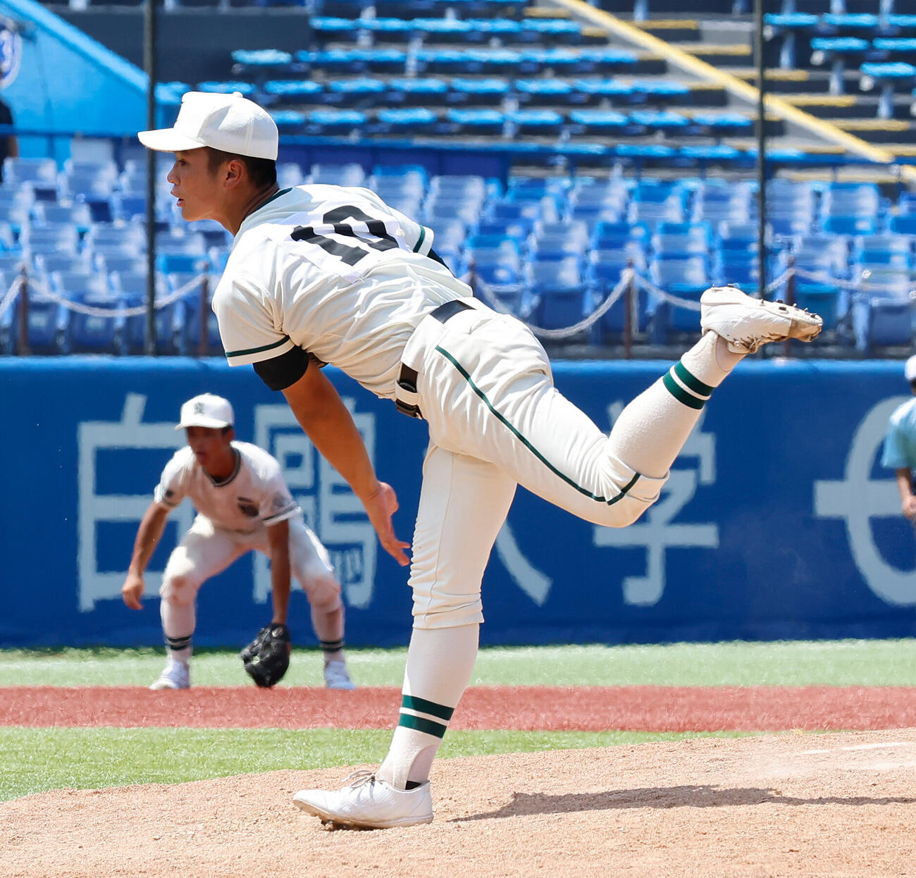 二松学舎大付対帝京　力投する二松学舎大付・川島連十（撮影・山本朝陽）