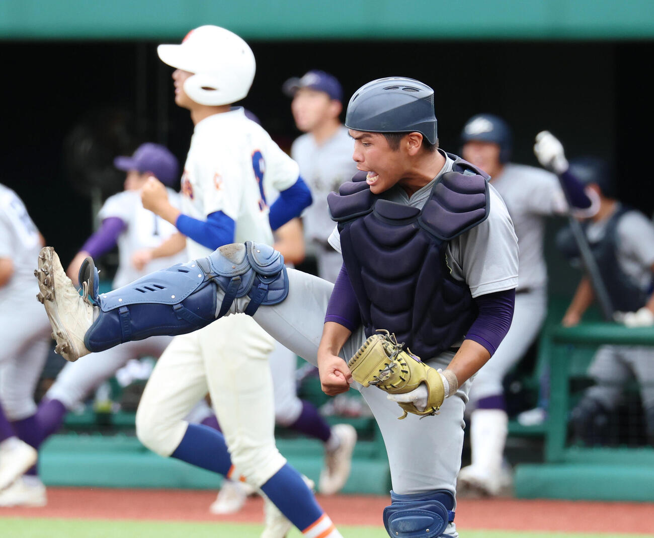 花巻東対盛岡大附　7回表花巻東1死一、三塁、阿部琉人をアウトに仕留めガッツポーズをする斎藤蒼梧（撮影・増田悦実）