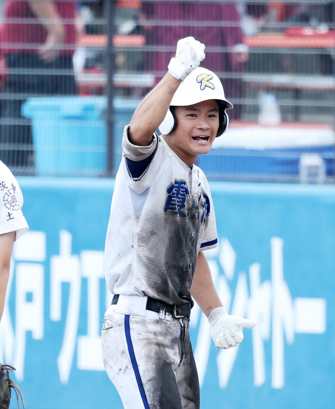 霞ケ浦対常総学院　8回表霞ケ浦2死二塁、・菊地勇一は適時打を放ちガッツポーズ（撮影・鈴木正人）