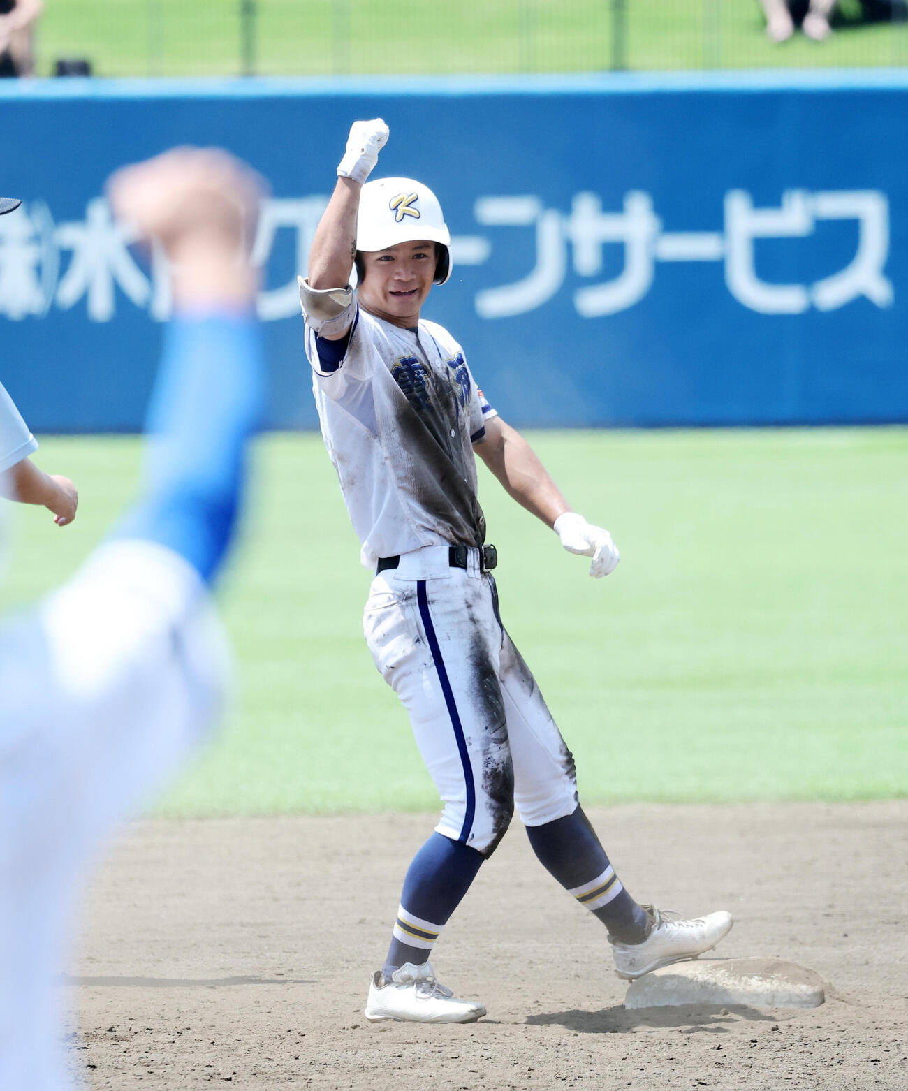 霞ケ浦対常総学院　4回表霞ケ浦1死一、二塁、・菊地勇一は適時二塁打を放ちガッツポーズ（撮影・鈴木正人）