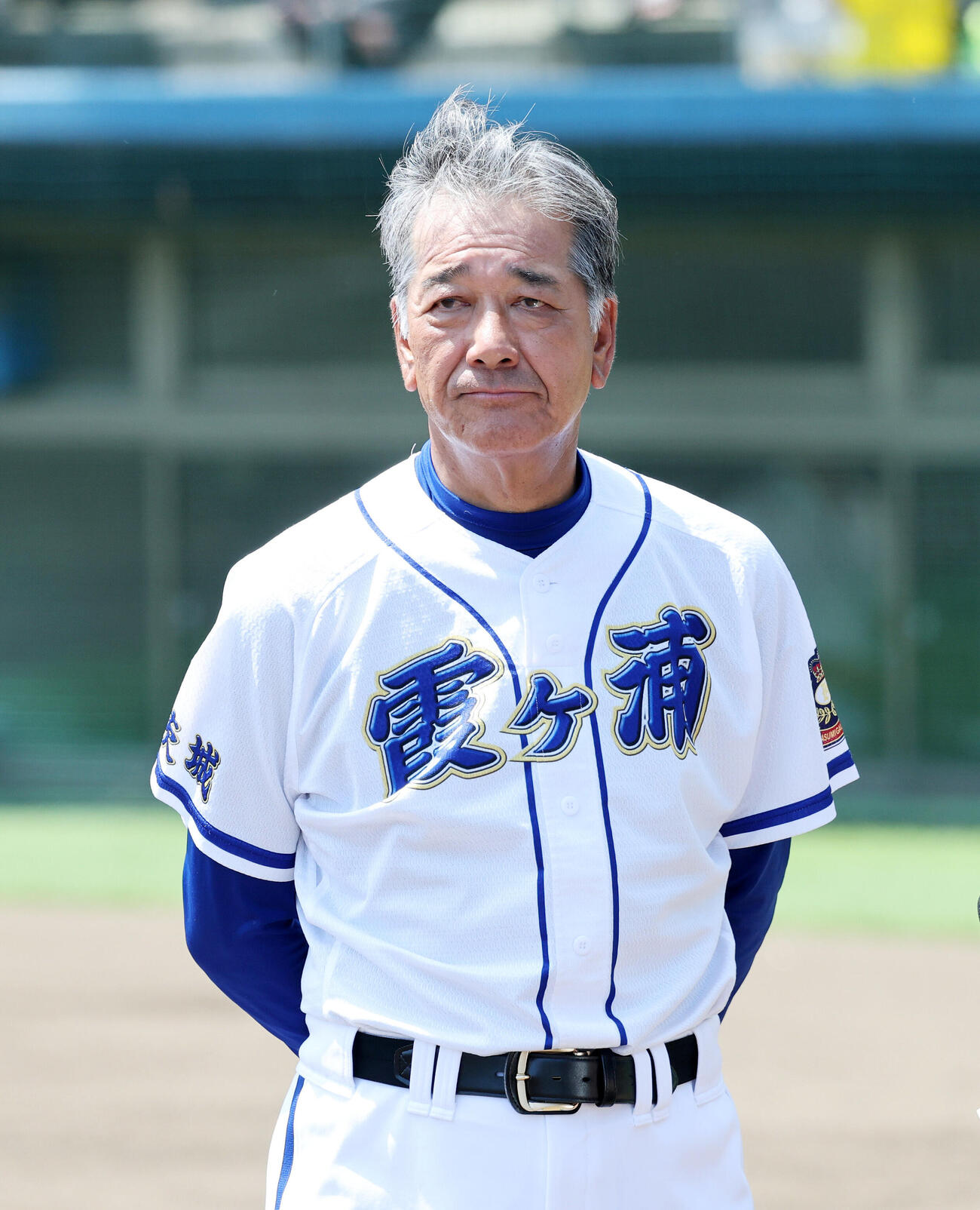 霞ケ浦対常総学院　インタビューを受ける霞ケ浦・高橋祐二監督（撮影・鈴木正人）