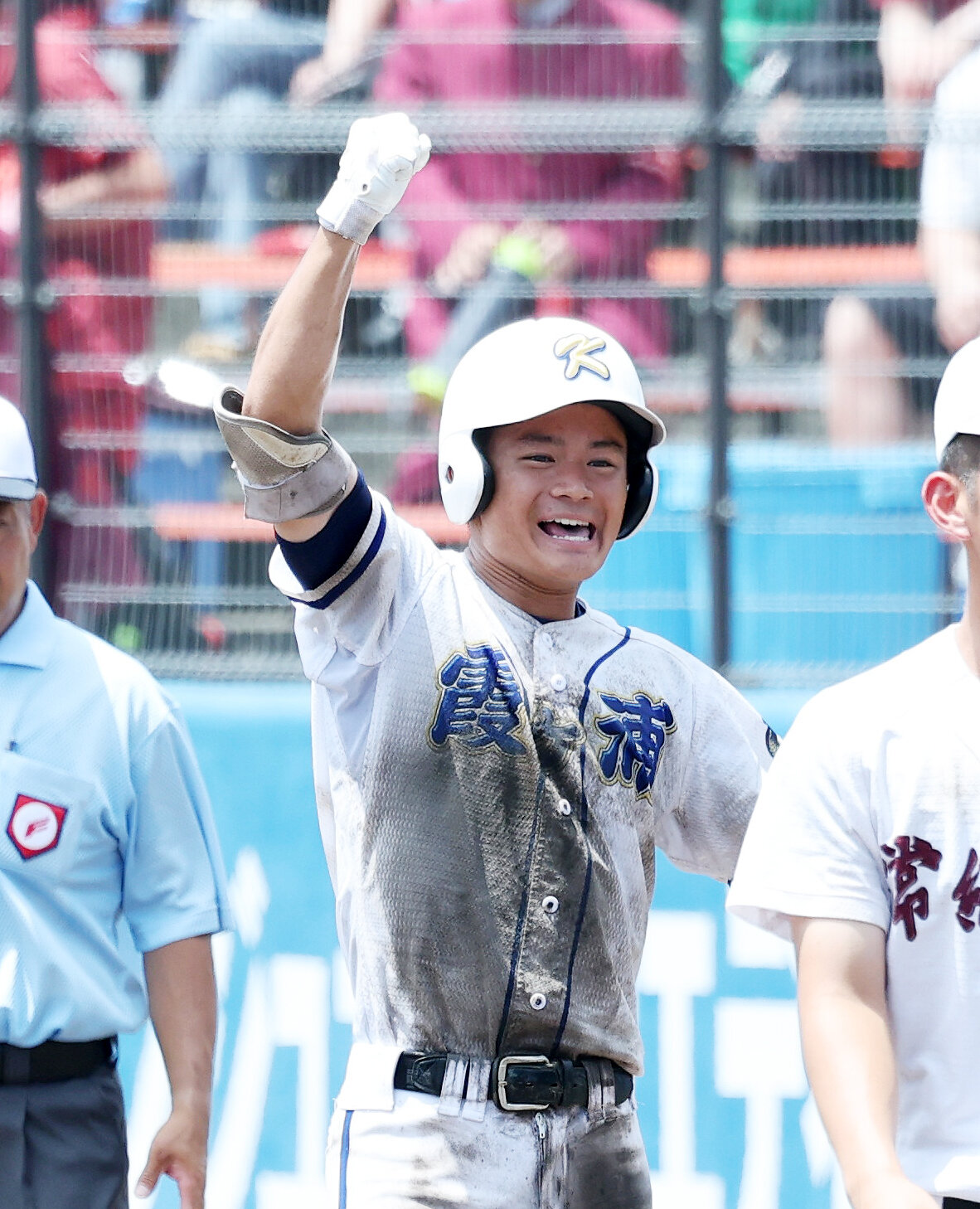 霞ケ浦対常総学院　5回表霞ケ浦2死満塁、・菊地勇一は適時打を放ちガッツポーズ（撮影・鈴木正人）