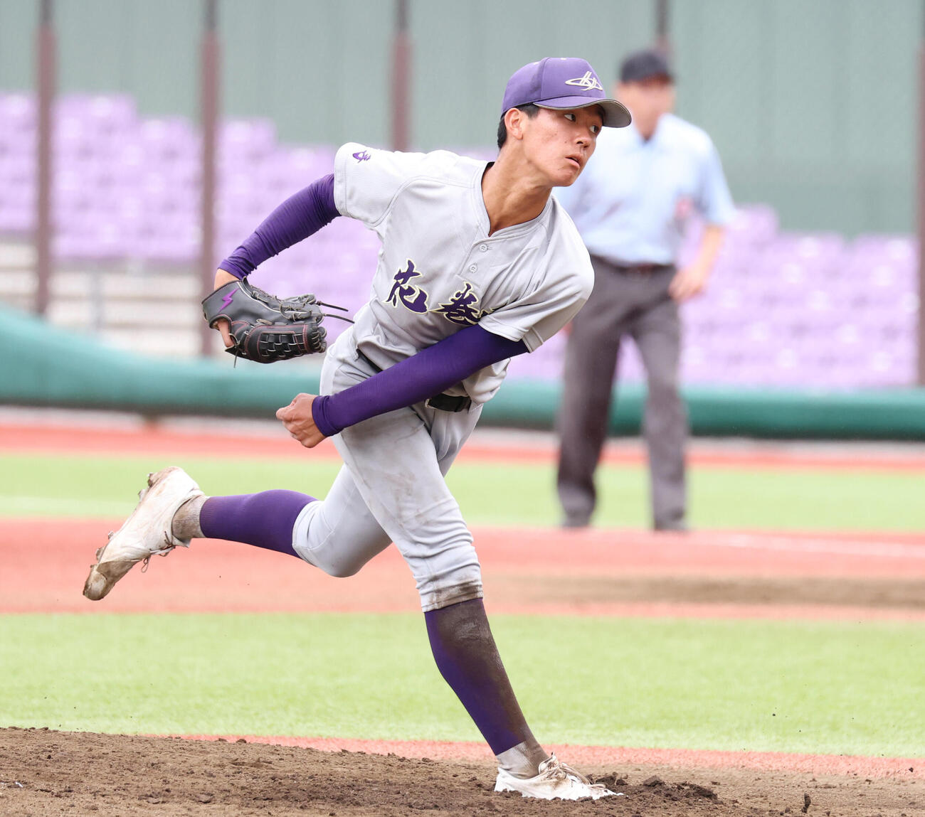 花巻東対盛岡大附　先発し力投する花巻東・萬谷堅心（撮影・増田悦実）