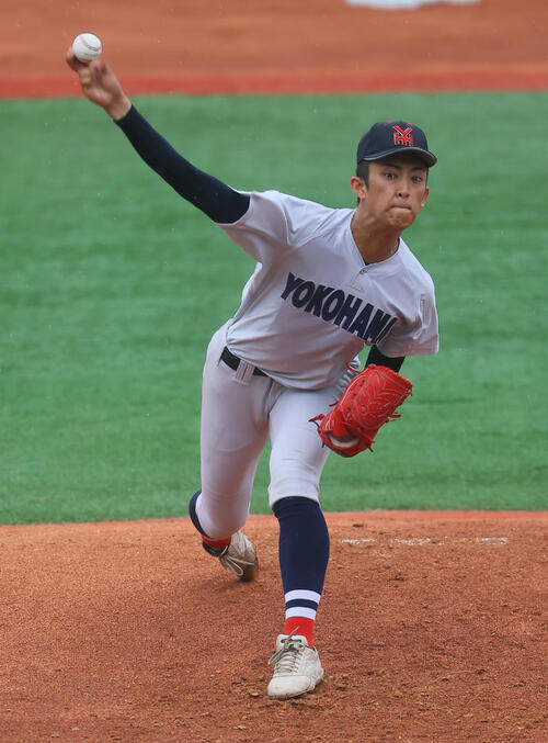 横浜対桐光学園 力投する横浜先発の織田翔希(撮影・水谷安孝)