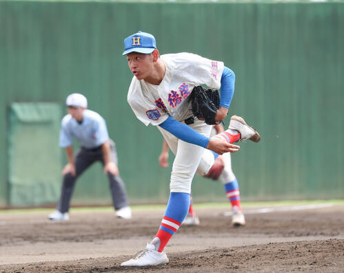 浦和学院対花咲徳栄 先発し力投する花咲徳栄・黒川凌大(撮影・増田悦実)