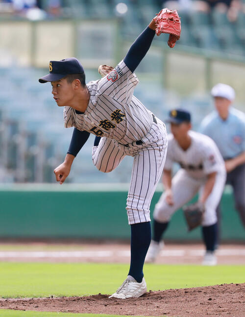 明石商対社 明石商先発の仲吉泰清(撮影・上山淳一)