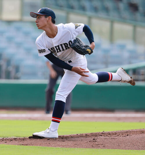 明石商対社 社先発の岩井秀耶(撮影・上山淳一)