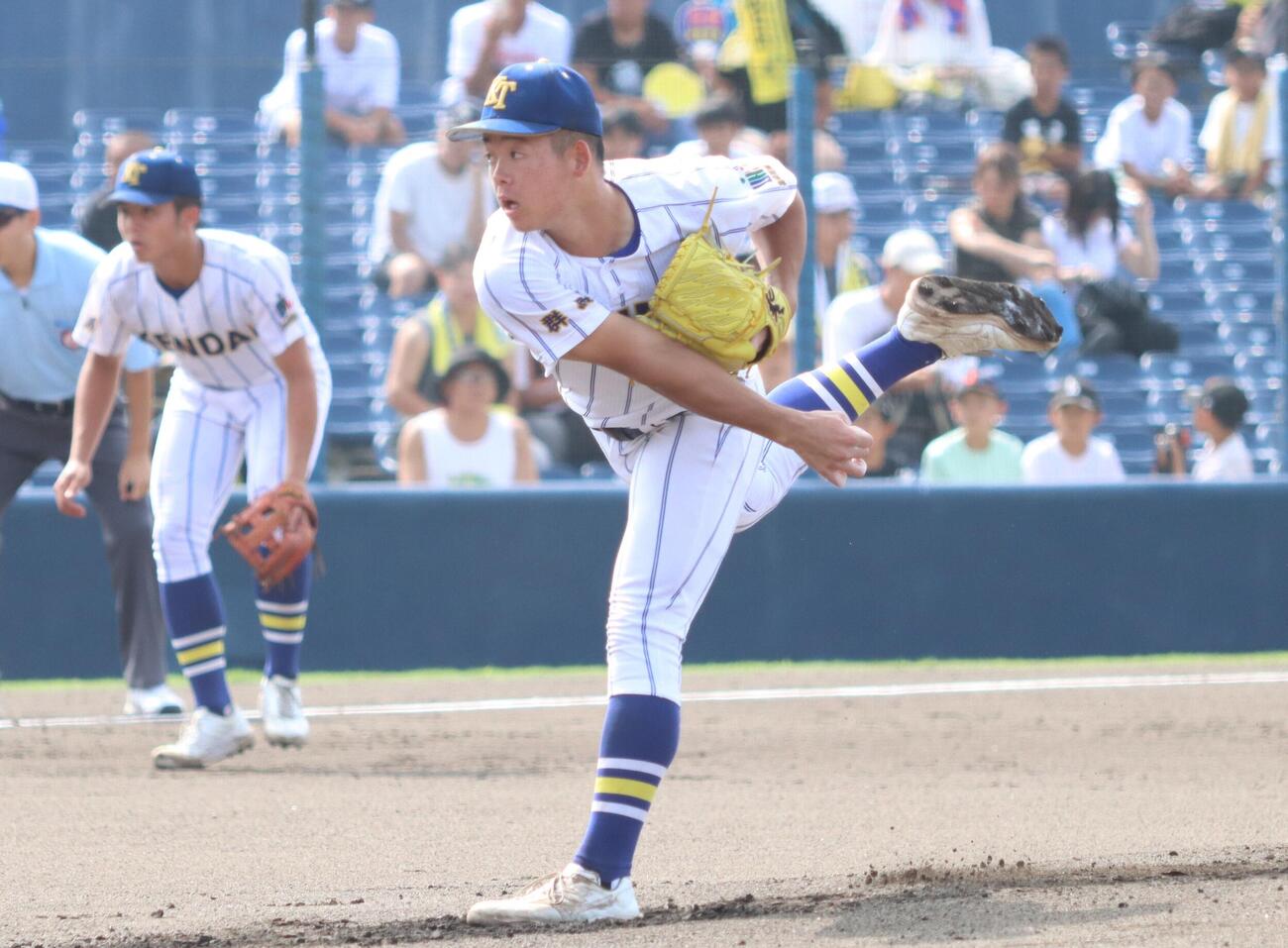 前橋育英対健大高崎　先発した健大高崎・佐藤麻恩（撮影・栗林真菜）