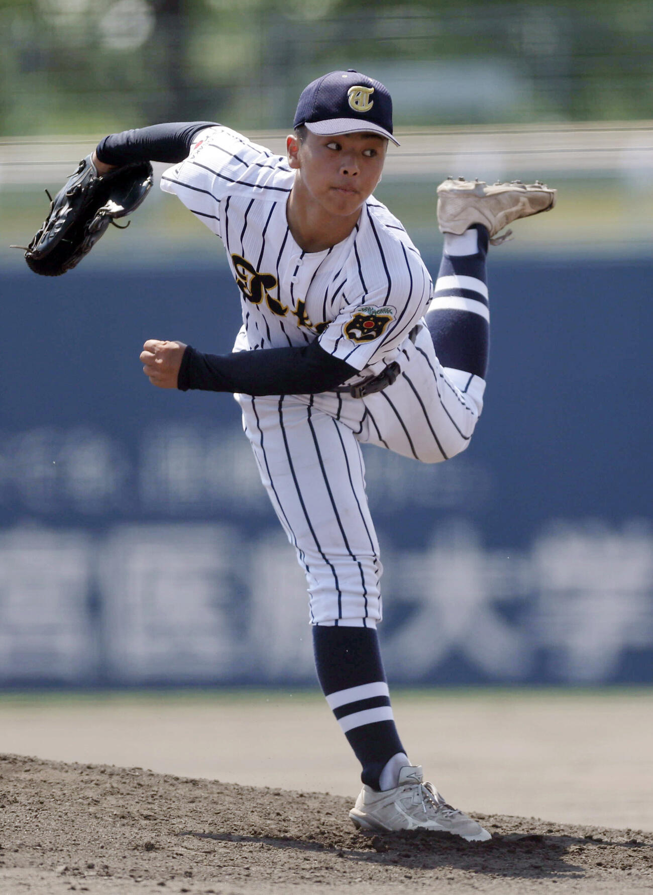 東海大大阪仰星対箕面学園　力投する東海大大阪仰星先発の渋谷英佑（撮影・前田充）