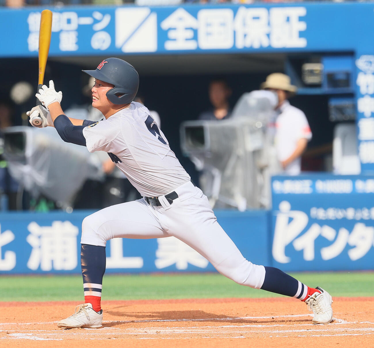 横浜対桐光学園　6回表横浜1死一、三塁、適時打を放ち雄たけびをあげる池田聖摩（撮影・垰建太）