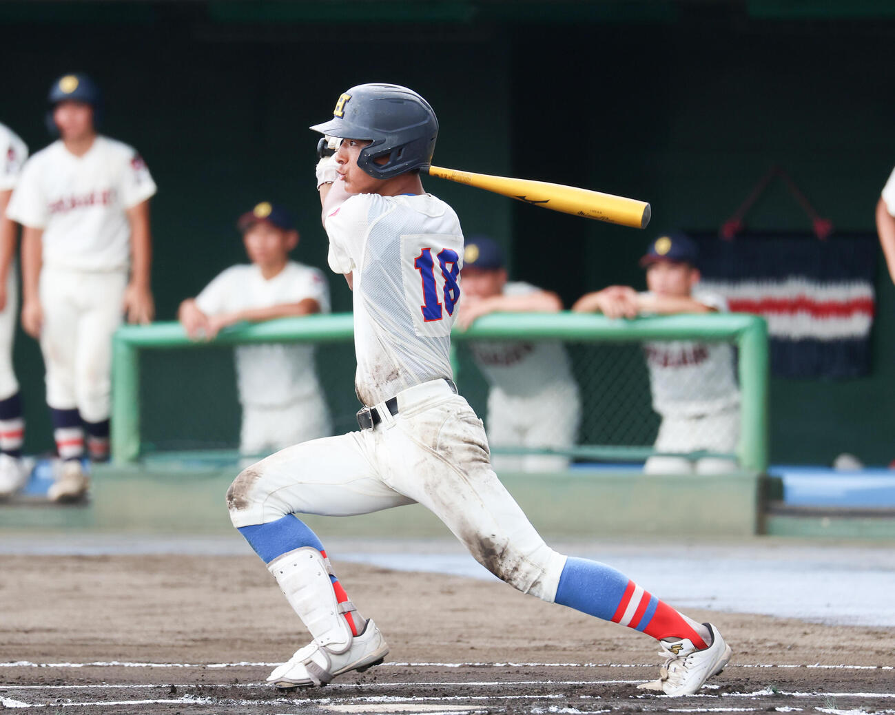 浦和学院対花咲徳栄　6回表花咲徳栄無死、三塁打を放つ東村寛太（撮影・増田悦実）