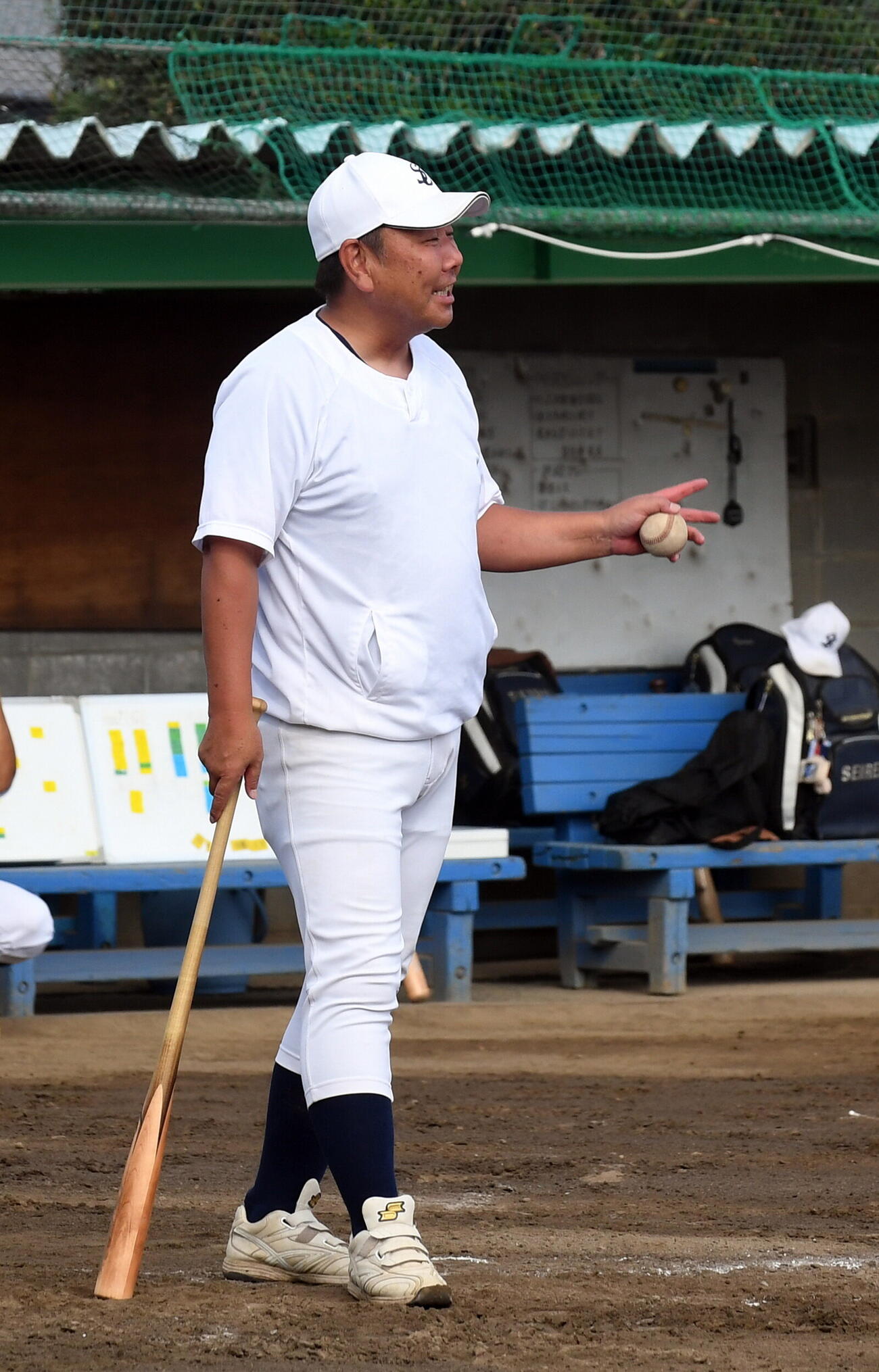 ノックで選手に語りかける聖隷クリストファー・田中監督