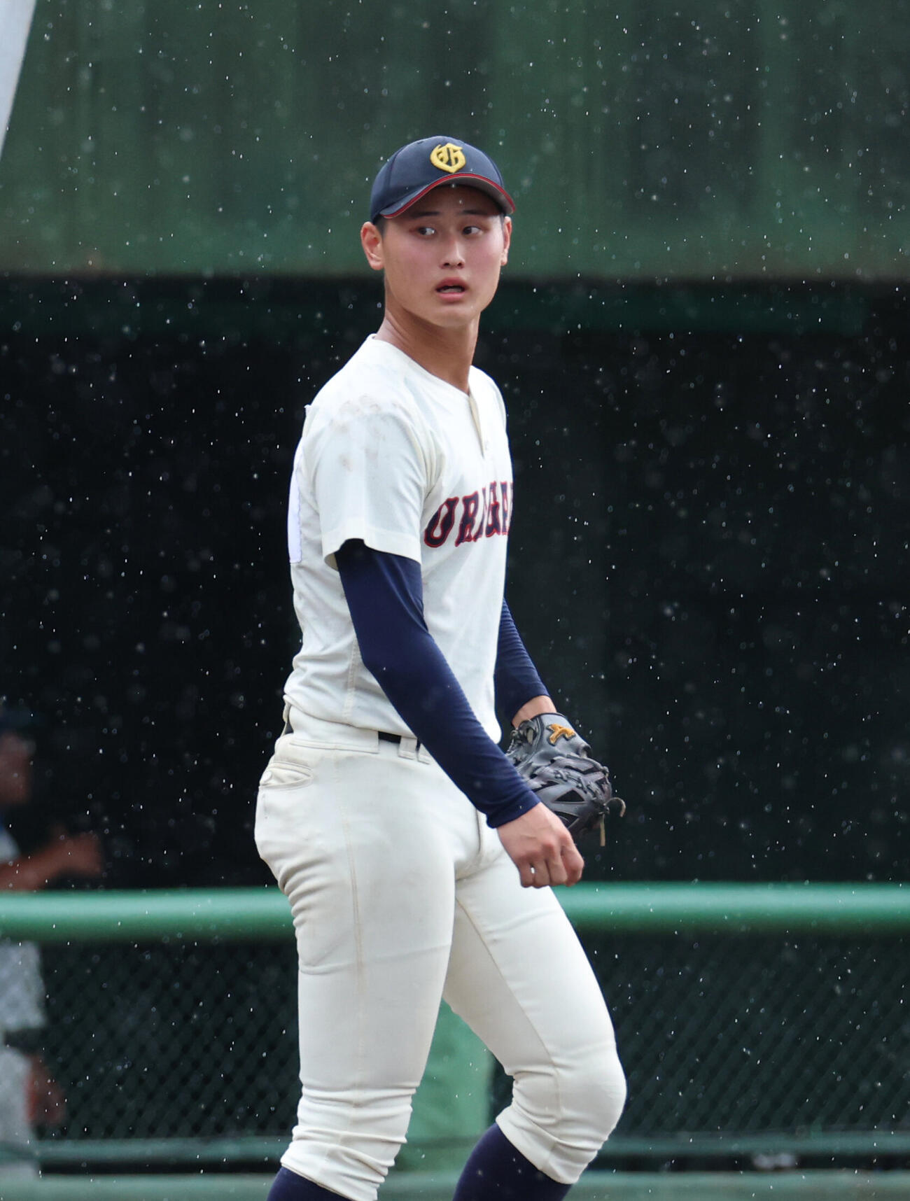 浦和学院対花咲徳栄　8回表花咲徳栄1死一、三塁、奥野敬太に適時二塁打を浴びた日高創太（撮影・増田悦実）